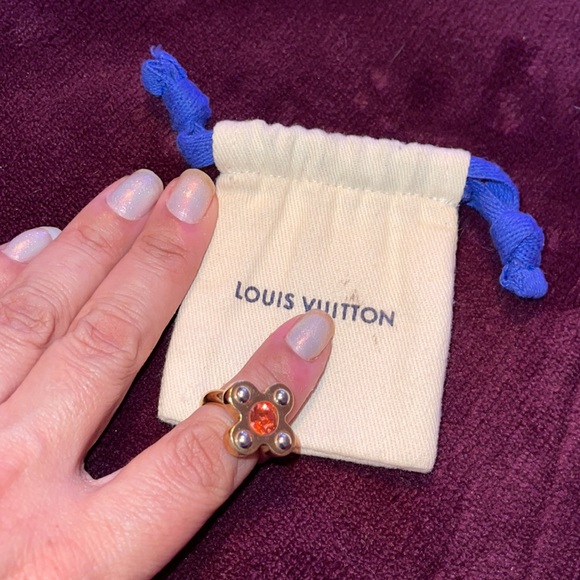 Preloved Louis Vuitton ring excellent condition size S 5-5 1/2 comeswithdust bag - Picture 2 of 9